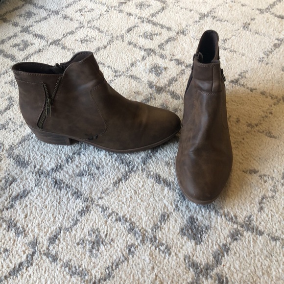 Booties ! - Picture 2 of 4